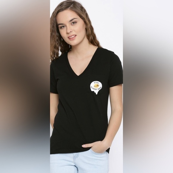 FOREVER 21 Womens Black Solid V-Neck Graphic T-shirt with pocket Small Cotton - Picture 1 of 16